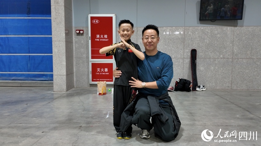 的赛场上, AA 的赛场上, AA